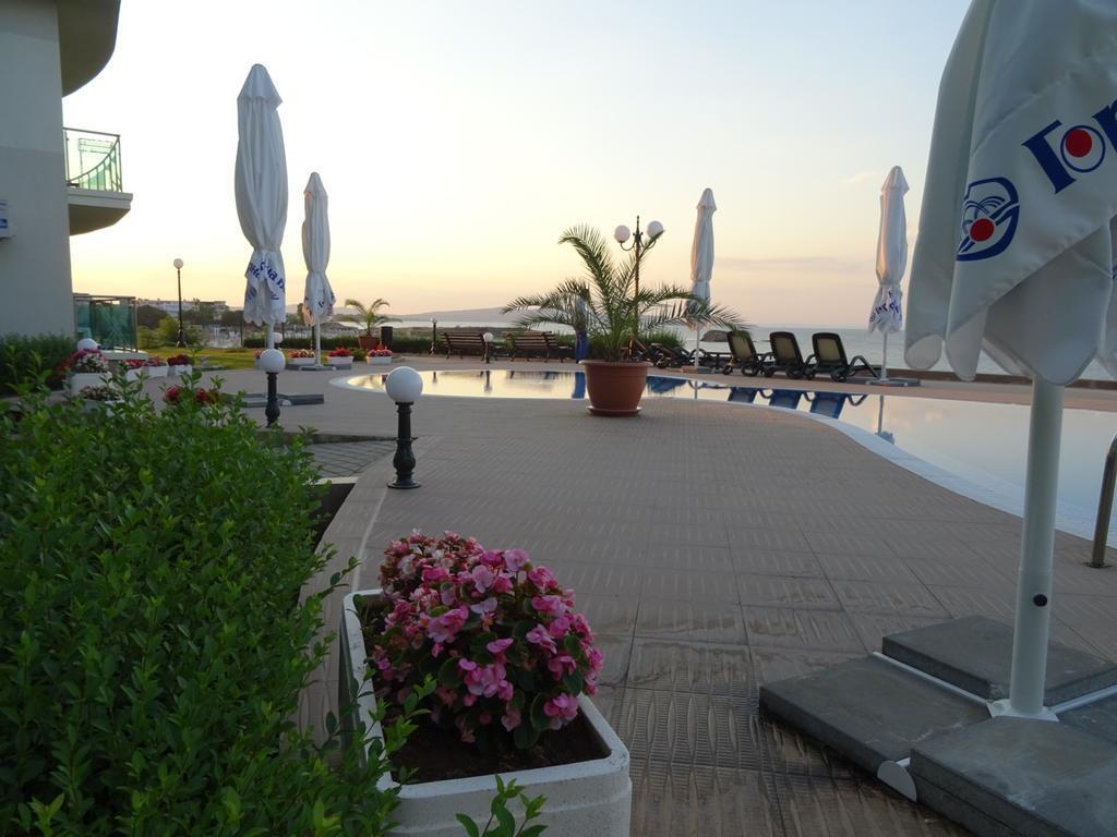 Alexander Lozenets Beach Complex Apartment 외부 사진